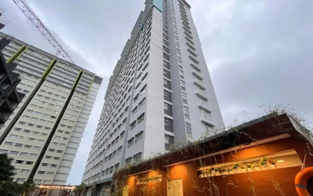 The Chic Chamber 2BR at Royal Makassar Apartment