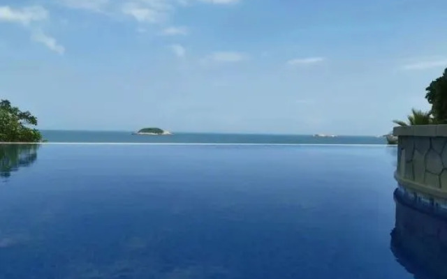 Shuangyue Bay is home to Haimei Hotel