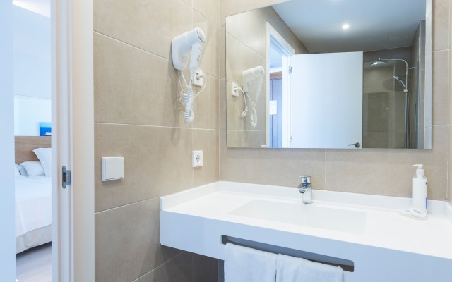 Loft studio with shared pool, near the beach