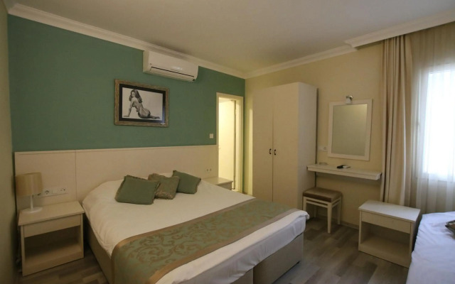 Artemis Hotel