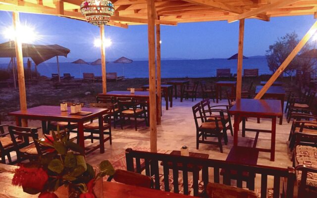 Hotel Oiki Beach Camp