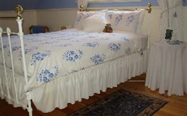 Water Bay Villa Bed and Breakfast