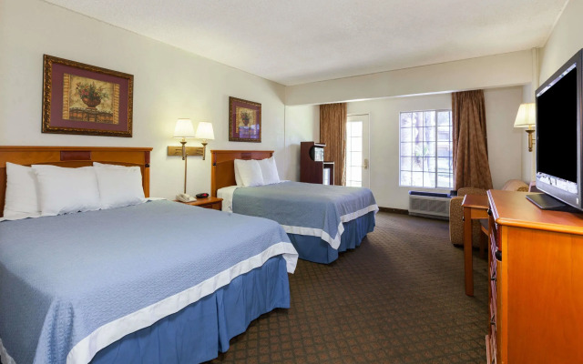Days Inn by Wyndham Bakersfield