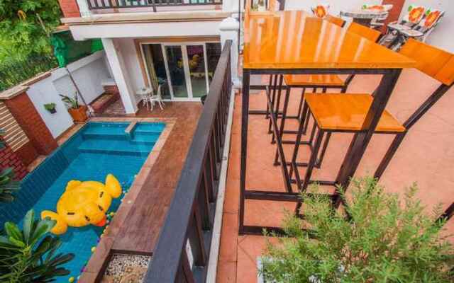 4 Bedroom Pool Villa 2  km from Walking street