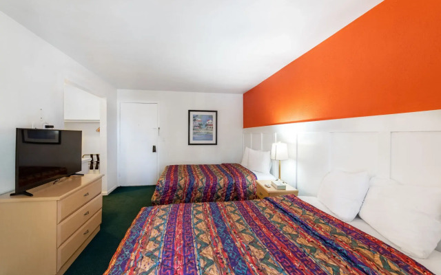 Captain's Table Hotel