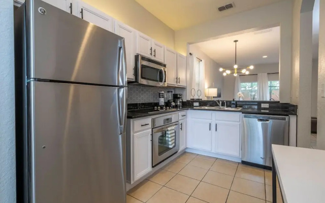 Cozy 4BR Regal Oaks w hot tub