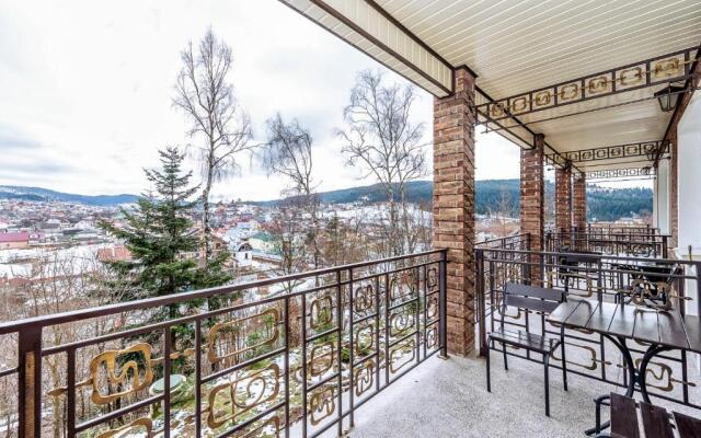 FAVAR Carpathians