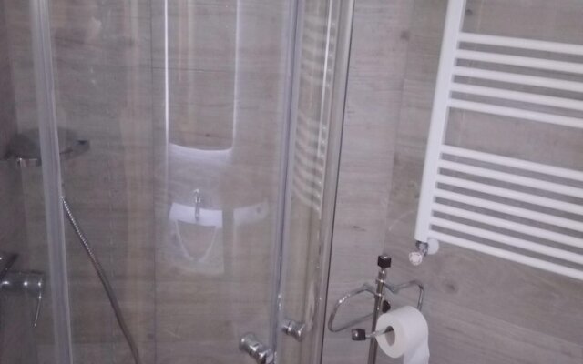 Studio in Madrid, With Shared Pool, Enclosed Garden and Wifi