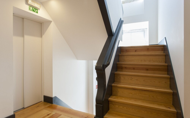 JOIVY Gorgeous 2-bed home, 3 mins from Lisbon Cathedral