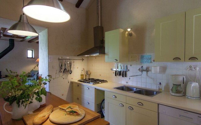 Marvelous Holiday Home in Issac With Swimming Pool