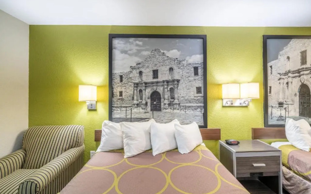 Super 8 San Antonio Riverwalk Area