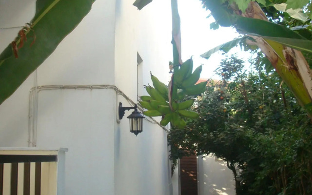 Karis Hotel