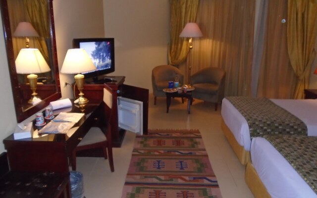 Grand Pyramids Hotel