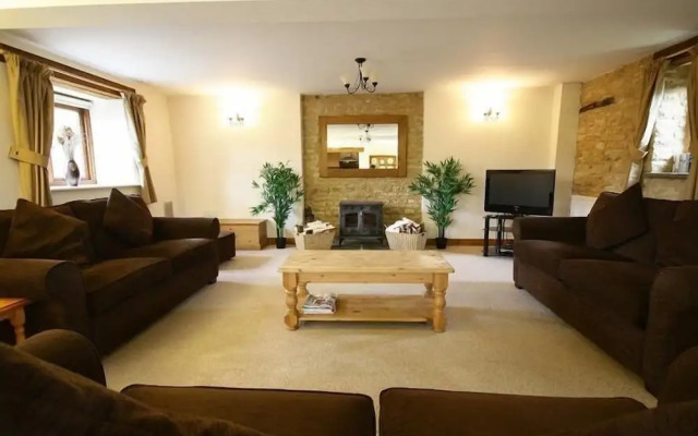 Tithe Barn, Lyneham