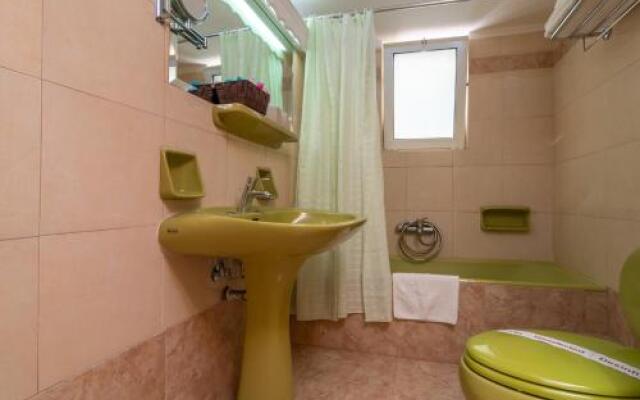 Elman Hotel