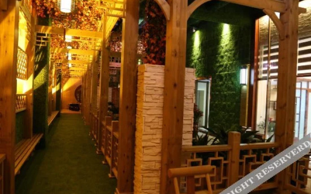 Sunshine Holiday Hotel