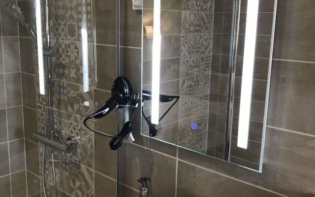 Manoir De Pierre Levée, The Originals Collection