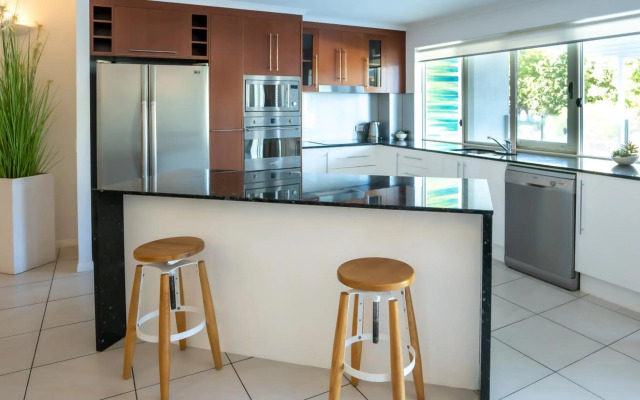 Waters Edge Apartment