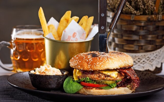 Dwór Bogucin Hotel & Restauracja