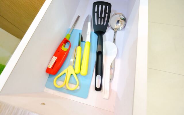 Pool View Green Pramuka Apartment near Shopping Mall