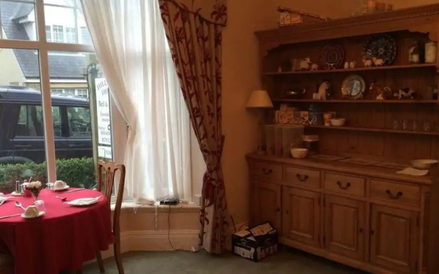 Hillcrest House Bed & Breakfast