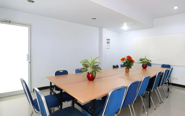 RedDoorz Plus @ Jalan Pemuda Jakarta