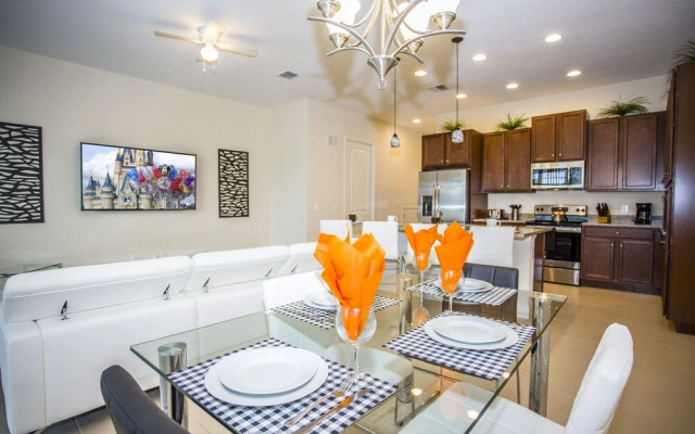 Fabulous Vacation Home  w/ Screened Pool Close To Disney 146