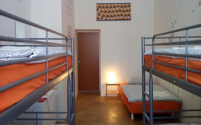 1Bed4U 2Hostel