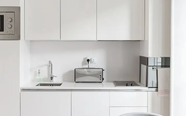 Lis001 · Mid-century Inspired Apartment With River Views