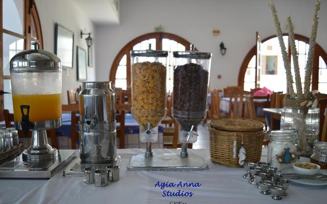 Agia Anna Studios & Apartments