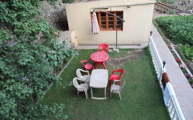 Lzakar Guest House