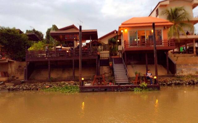 Seven Seas Riverside