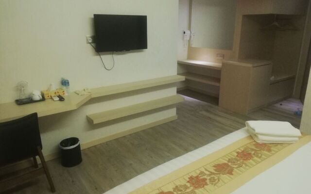 Capital O 90130 Sawadee Hotel