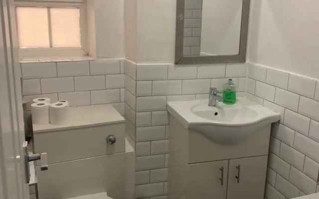 3 Bed Flat - Sleeps 6 - Parking - Wifi