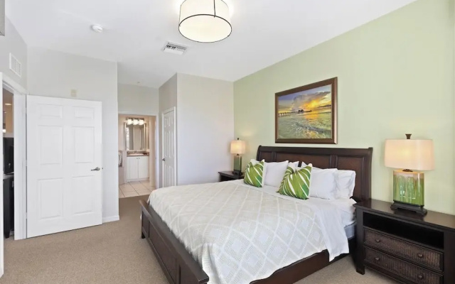 Genoa Vacation Rental: Stylish 2-BR Condo with Golf & Lake Views. Resort-Style Pool, Hot Tub, and Easy Access to Championship Golf. Minutes from Naples Beaches, 5th Avenue S, and Marco Island