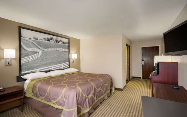 Super 8 by Wyndham Lexington/Hamburg Area