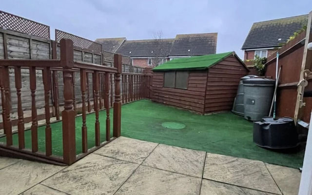 Charming 2-bed Terraced Home in Dartford