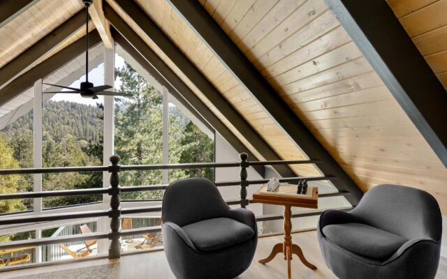 The Matterhorn Manor by Avantstay Harry Potter Inspired A-frame Home w/ Hot Tub & Views