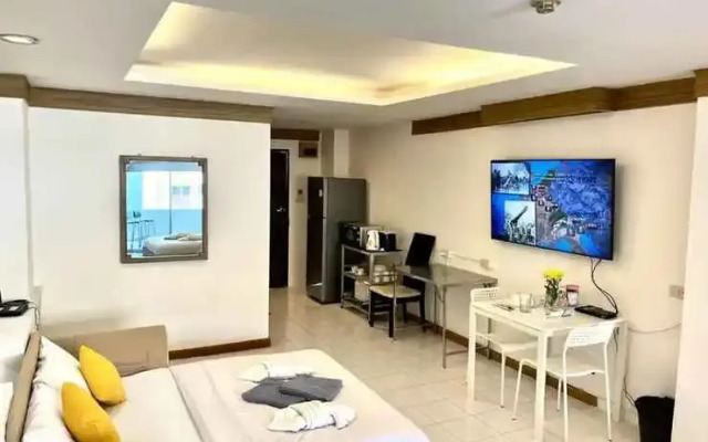 Patong Beach Gardens - Pool, Fast Wifi, Smart TVs