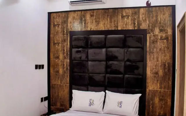 De Mipos Luxury Suites