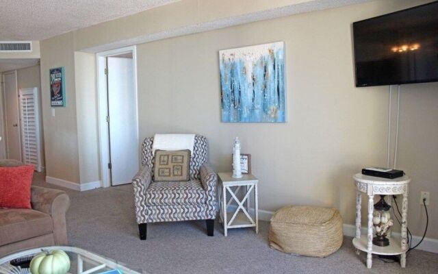 So Hampton 806 3BR by RedAwning