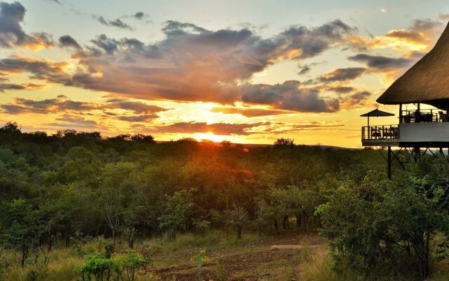 Victoria Falls Safari Suites