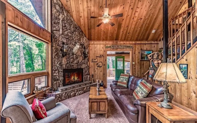 Paradise On The River Three Bedroom Cabin