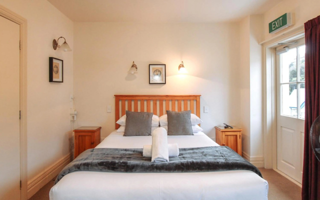 The Grand Hotel & Bar – Guest Rooms – Akaroa