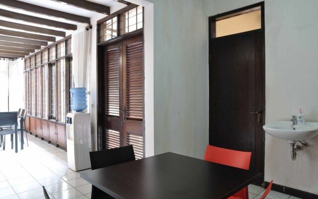 RedDoorz Plus near Riau Street 2