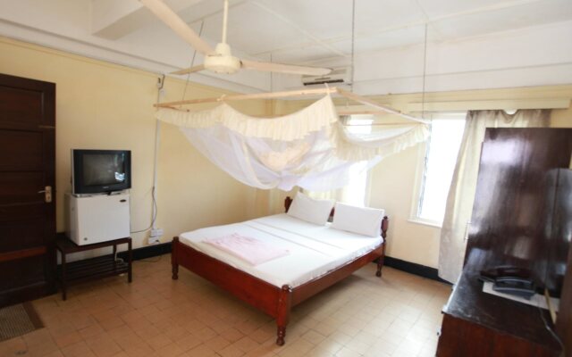 New Palm Tree Hotel