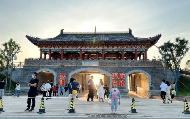 Homeinn · neo (Yueyang Railway Station Pedestrian Street)