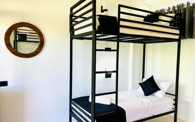 Mich's Surf Villa & Hostel
