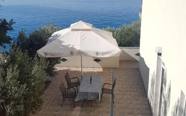 Domagoj - on the Beach - A1 Crveni