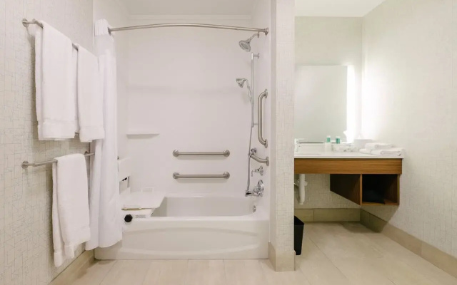 Holiday Inn Express & Suites Eagan - Minneapolis Area by IHG
